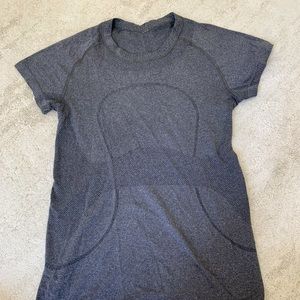 Heather gray lululemon top